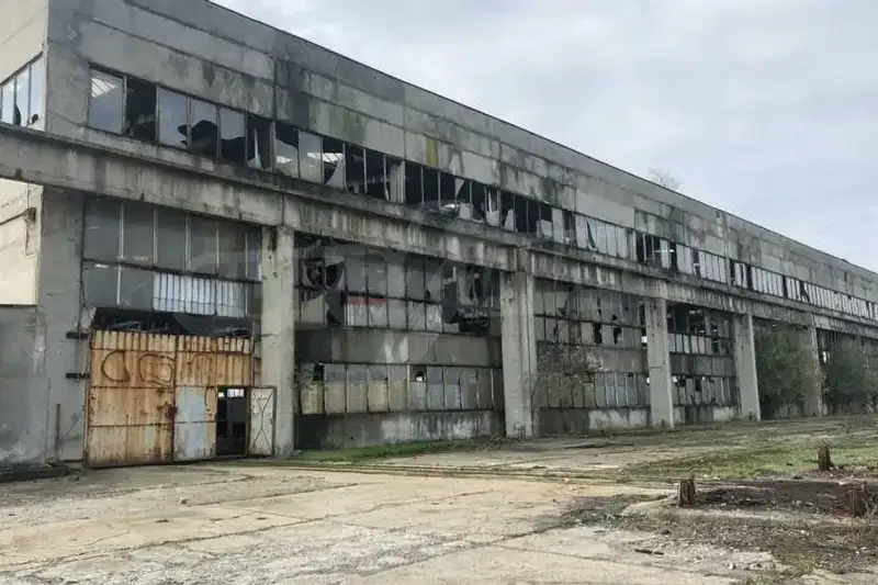 Промишлена сграда в Бургас, Камено