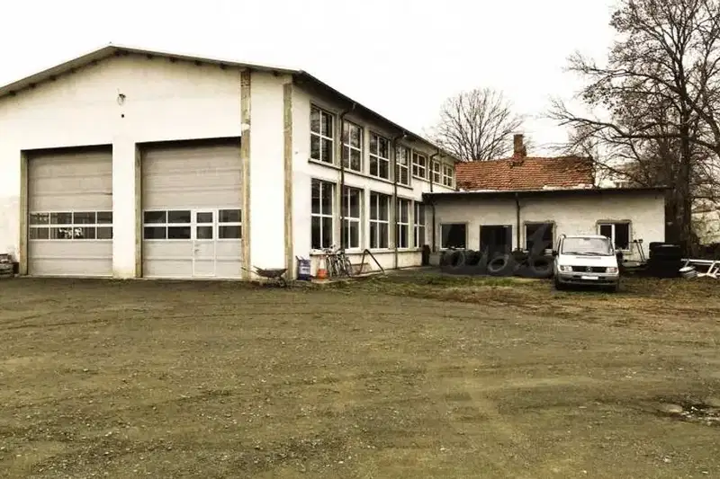 Промишлена сграда в Бургас, Карнобат