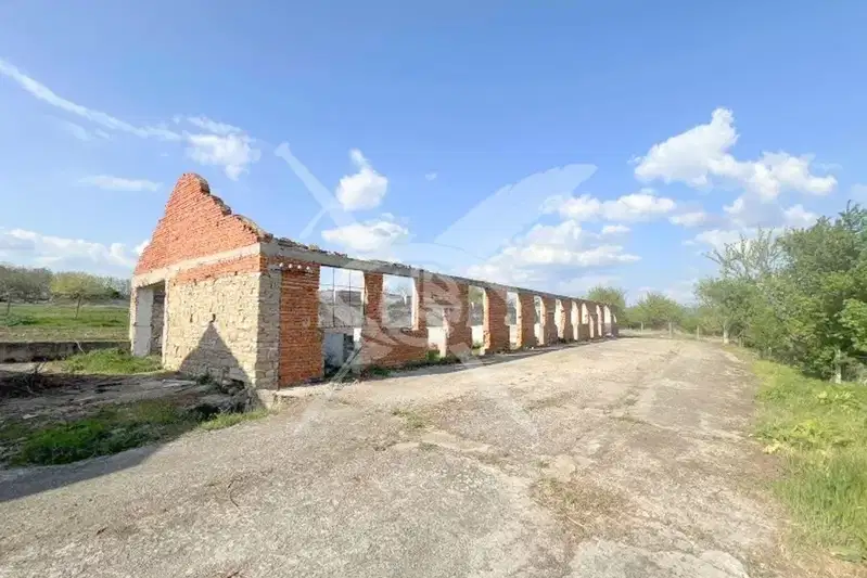 Промишлена сграда в Бургас, с. Искра