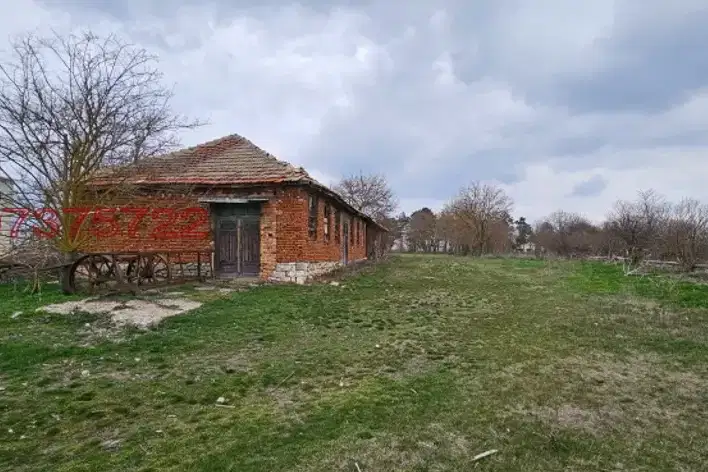 Промишлена сграда в Добрич, с. Гурково
