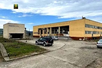 Промишлена сграда в Кърджали, Момчил