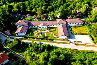Промишлена сграда в Ловеч, Априлци