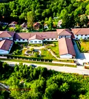 Промишлена сграда в Ловеч, Априлци