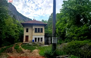 Промишлена сграда в Ловеч, с. Гложене