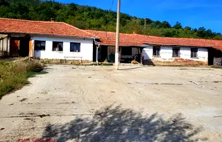Промишлена сграда в Ловеч, с. Ломец