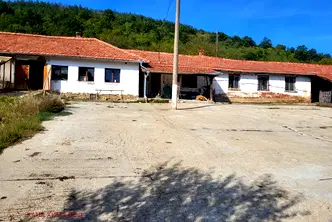 Промишлена сграда в Ловеч, с. Ломец