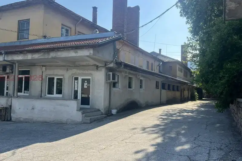 Промишлена сграда в Пазарджик, Пещера
