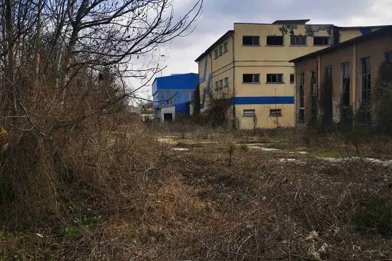 Промишлена сграда в Плевен, Левски