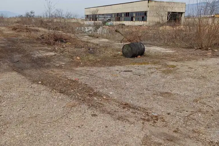 Промишлена сграда в Пловдив, с. Горни Домлян