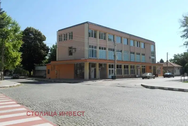 Промишлена сграда в Русе, Две могили