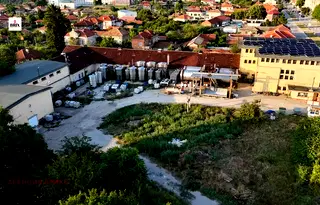 Промишлена сграда в Русе, Две могили