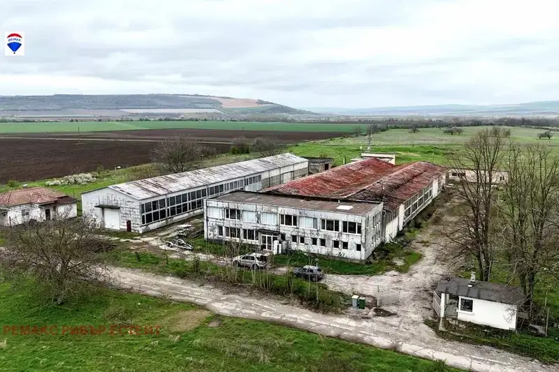 Промишлена сграда в Русе, с. Нов