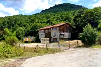 Промишлена сграда в Шумен, с. Риш