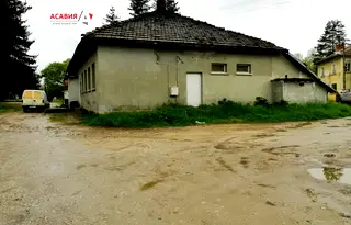 Промишлена сграда в София, Правец