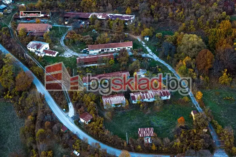 Industrial Building in област София, Iskrec