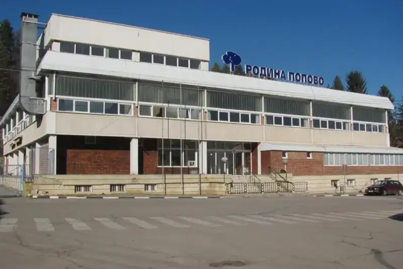Промишлена сграда в Търговище, Опака