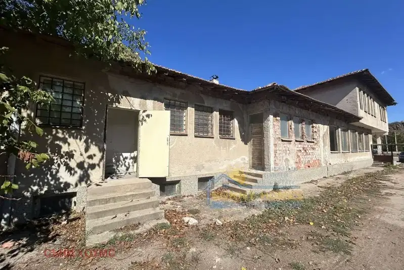 Промишлена сграда във Велико Търново, с. Бутово