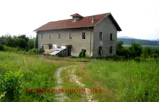Промишлена сграда във Велико Търново, с. Драгижево