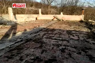Промишлена сграда във Велико Търново, с. Леденик