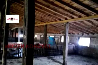 Промишлена сграда във Велико Търново, с. Първомайци