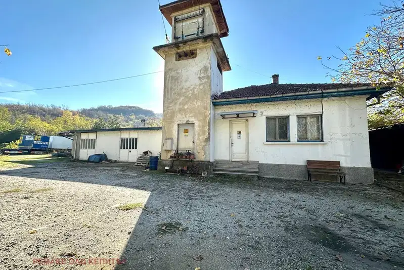 Industrial Building in Oblast Veliko Tyrnovo, Samovodene
