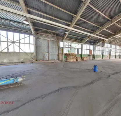 Photo 4 — Warehouse in Yana