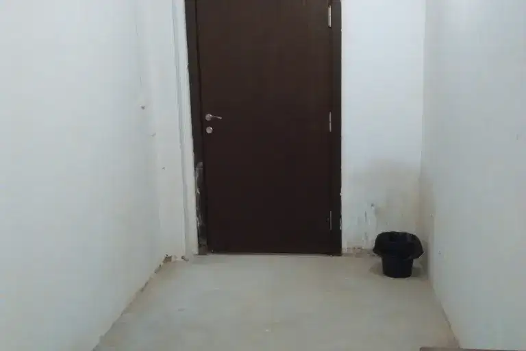 Склад в Русе, Родина 1