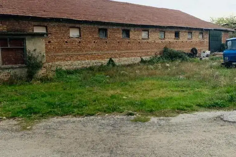 Склад във Велико Търново, с. Балван
