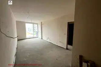 Тристаен апартамент в Студентски