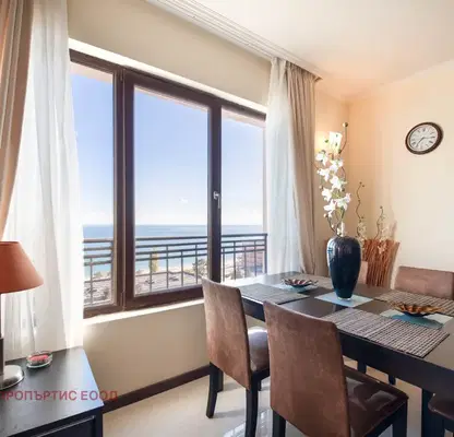 Photo 4 — 3-room apartment with sea view in Zlatni Pyasatsi resort