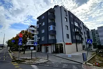Тристаен апартамент в Кайсиева ина