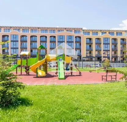 Снимка 2 — Тристаен апартамент в к.к. Св.Св. Константин и Елена