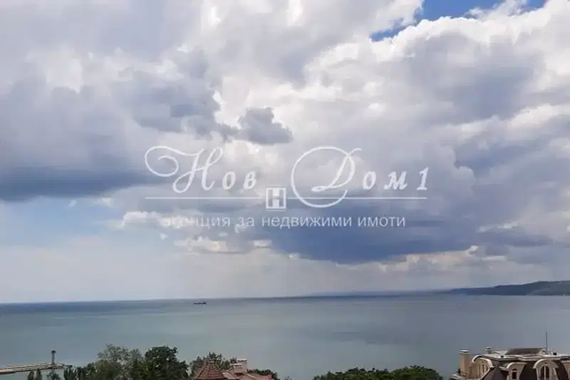 Тристаен апартамент в к.к. Св.Св. Константин и Елена