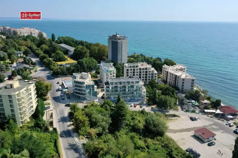 Тристаен апартамент в к.к. Чайка