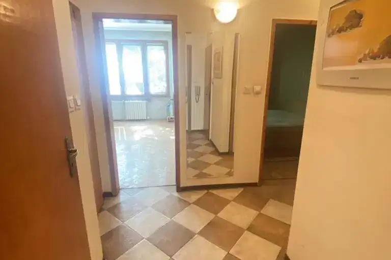 Тристаен апартамент в ж.Южен парк