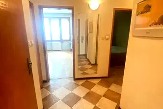 Тристаен апартамент в ж.Южен парк