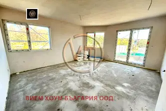 Тристаен апартамент в Кайсиева ина