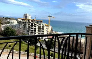 Тристаен апартамент в к.к. Чайка
