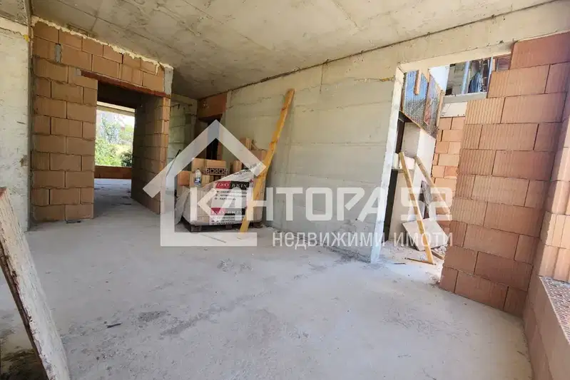 Тристаен апартамент в Аспарухово с балкон и паркинг