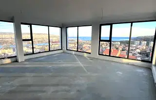 Тристаен апартамент с голяма тераса в Аспарухово, Варна