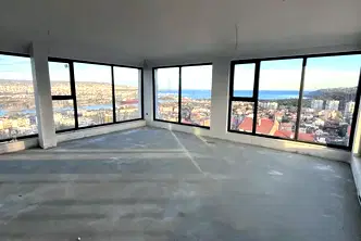 Тристаен апартамент с голяма тераса в Аспарухово, Варна