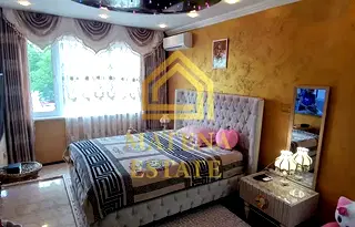 Тристаен апартамент с тераса в Автогара, Варна