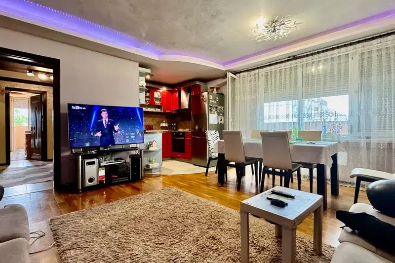 3-bedroom apartment in Dobrich, Balik