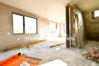 Тристаен апартамент в София, Банишора