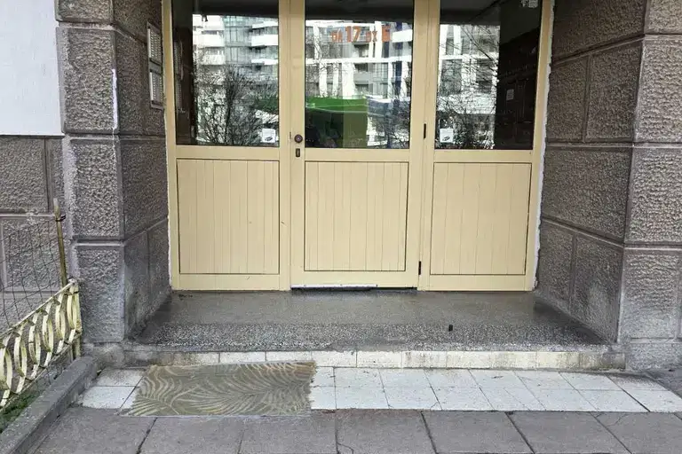 Тристаен апартамент с две тераси в Банишора, София