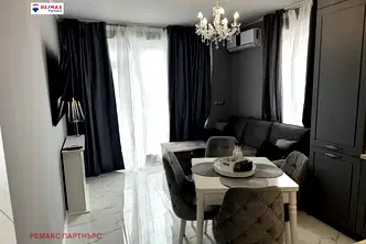 Тристаен апартамент във Варна, Базар Левски