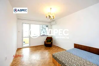 Тристаен апартамент във Варна, Базар Левски