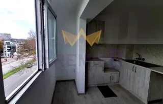 Тристаен апартамент във Варна, Базар Левски