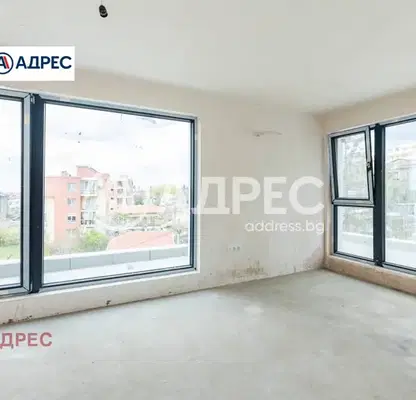 Снимка 3 — Тристаен апартамент във Варна, Бриз