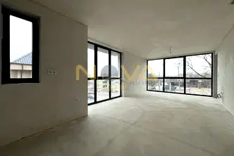 Тристаен апартамент във Варна, Бриз